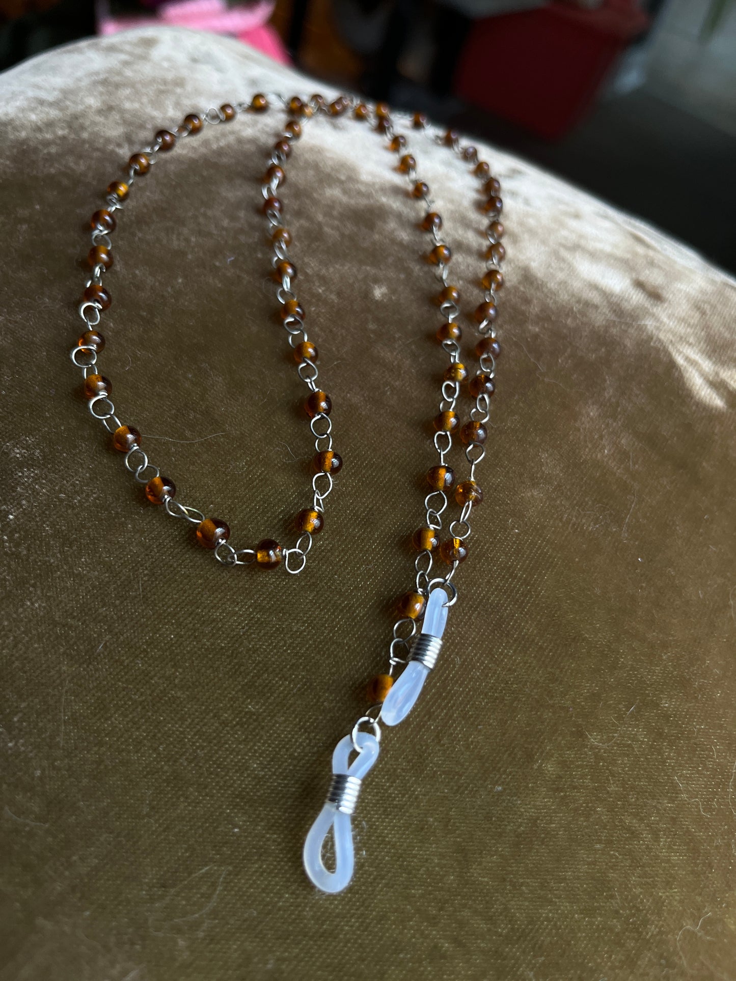 Amber glasses chain