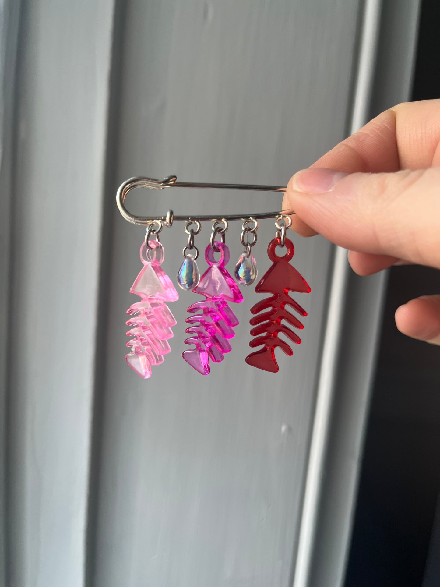 Gradient charm pin