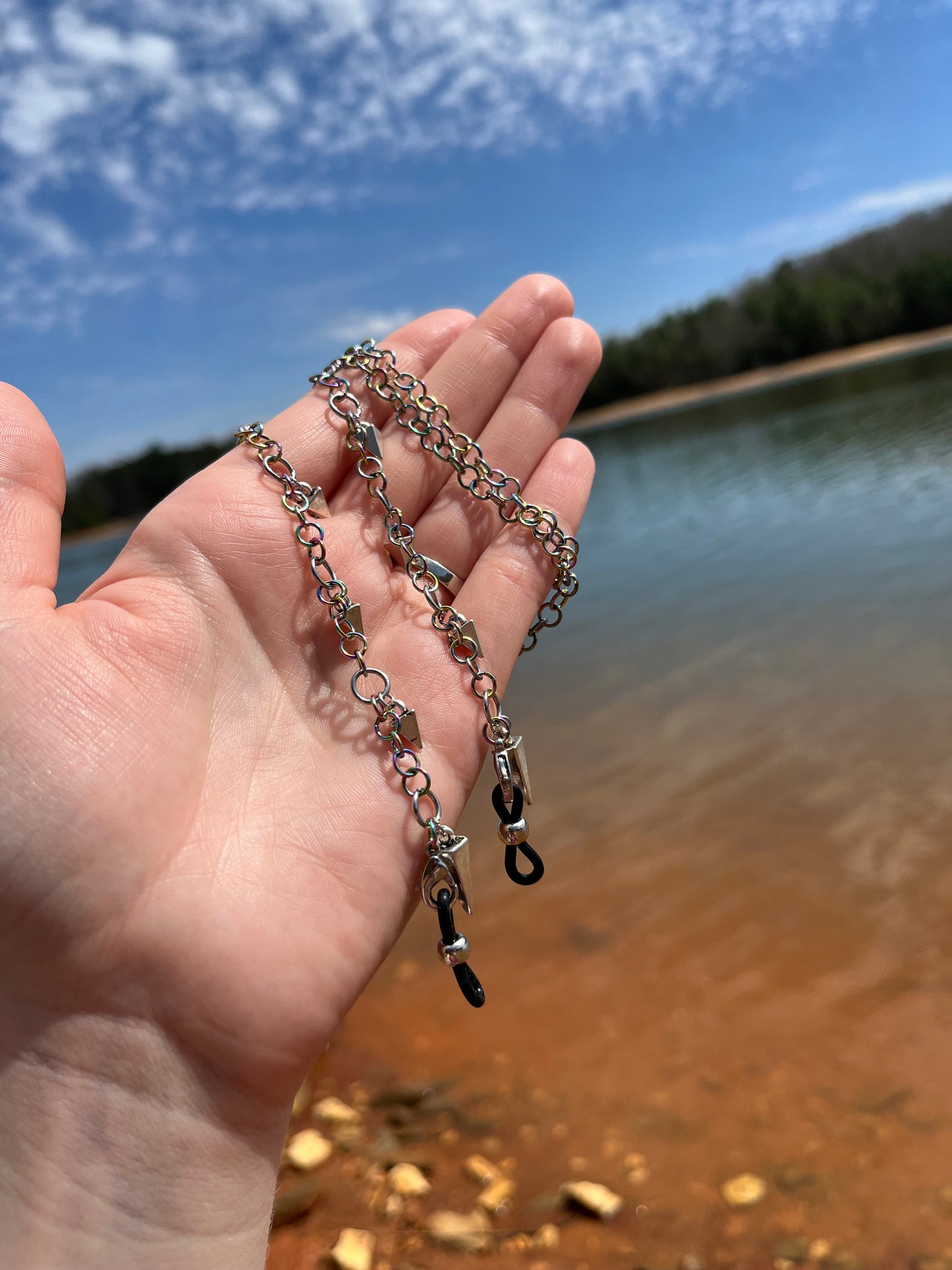 Pyramid glasses chain