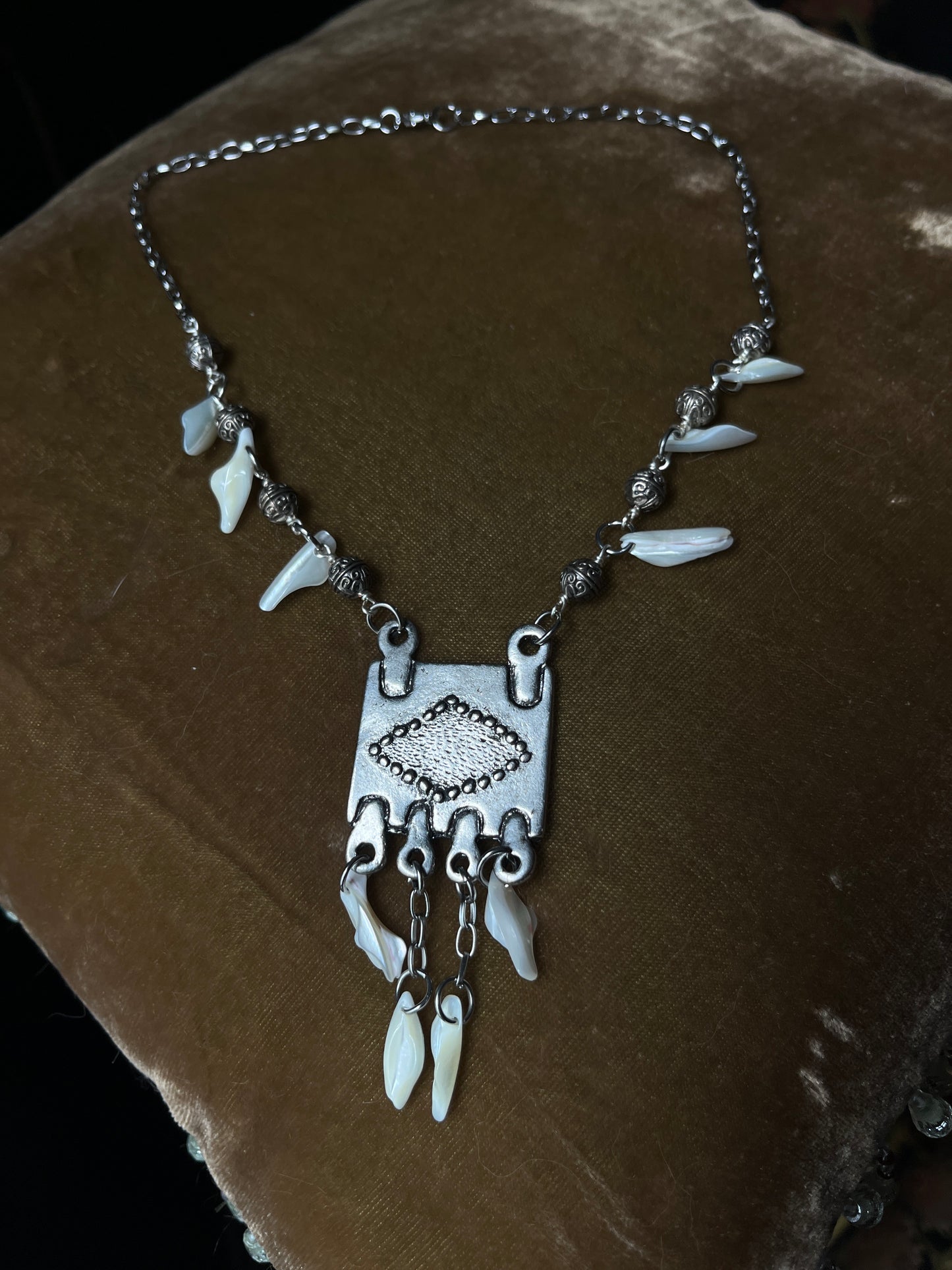 Pearl chip necklace