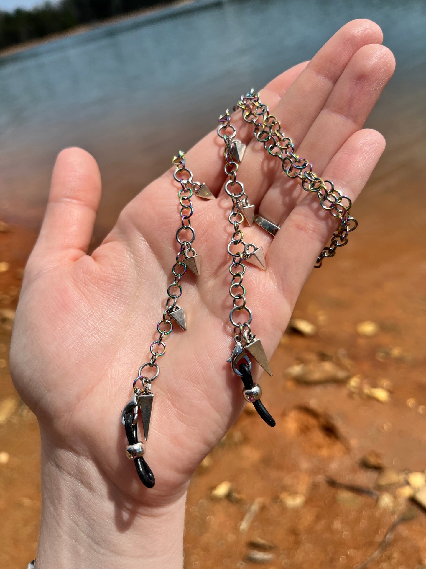 Pyramid glasses chain